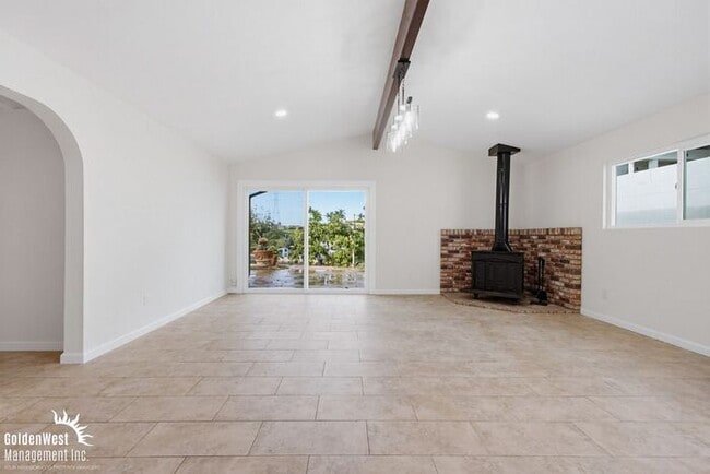 Building Photo - Newly Remodeled 5Bdm 2Ba Home with Huge Patio!