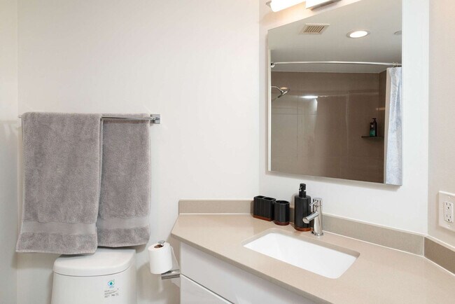 Building Photo - 677-679 Washington Street-SI ID1322145P