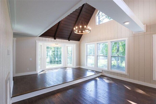 Building Photo - 548 McCurdy Rd