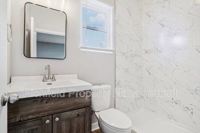 Building Photo - 2015 E Maryland St