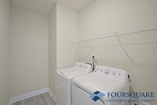 Building Photo - Charming 3-Bed Ranch Home with Modern Kitc...