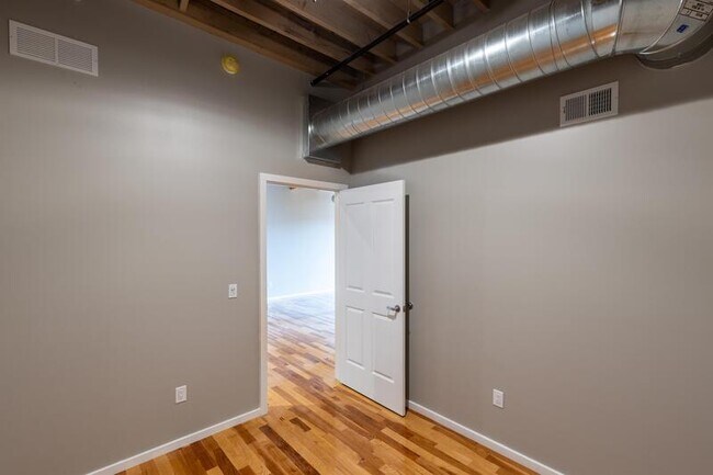 Building Photo - 116 N 4th St