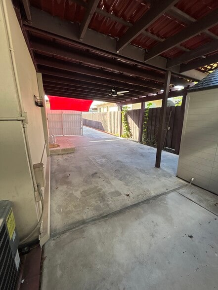 Building Photo - 927 SW 71st Ct