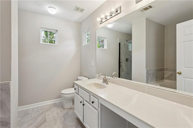 Building Photo - 283 Hiawassee Dr