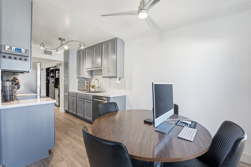 Building Photo - 450 W Vermont Ave