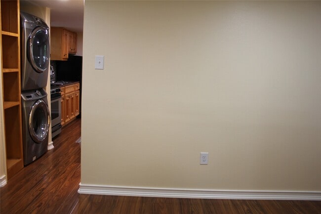 Building Photo - 7540 Ashburn St