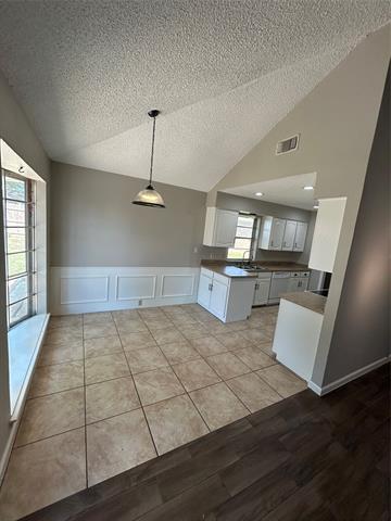 Building Photo - 1007 Almond Ct