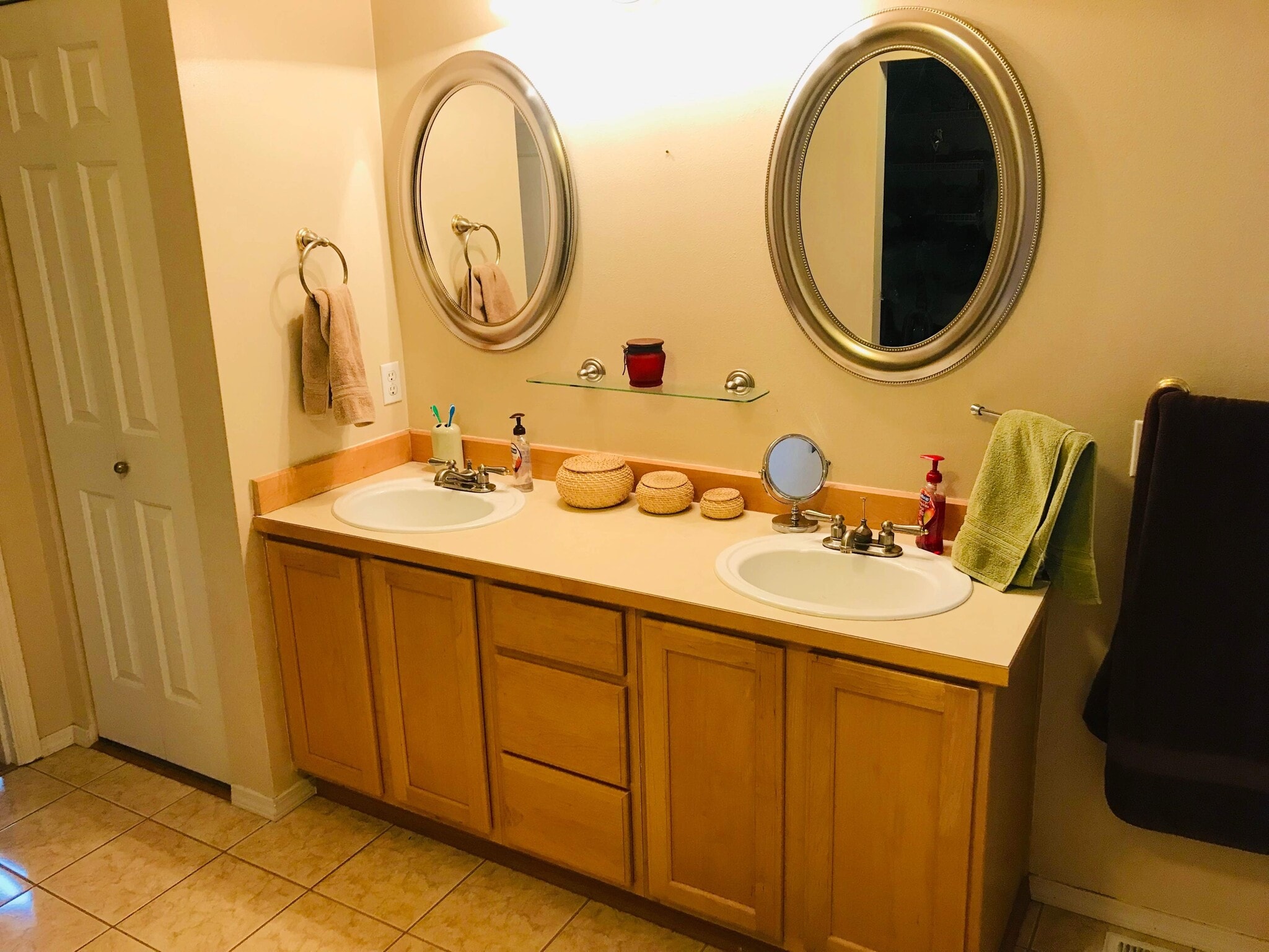 5 pcs in master - 4433 115th St SE