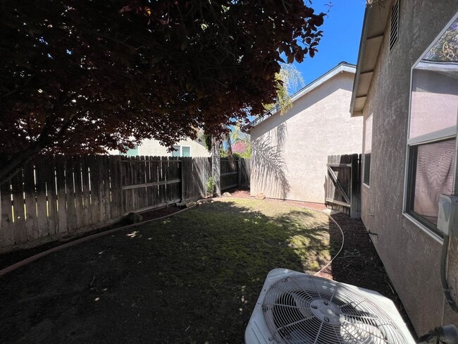 Building Photo - 3 bedroom single story in Manteca!
