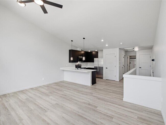 Building Photo - 1394 Overlook Ave NW