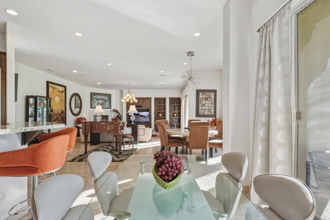 Building Photo - 45737 Club Dr