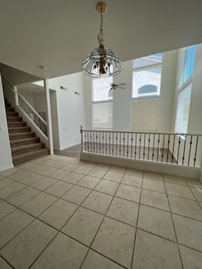 Building Photo - 4 Bedroom Located in Lamplight!