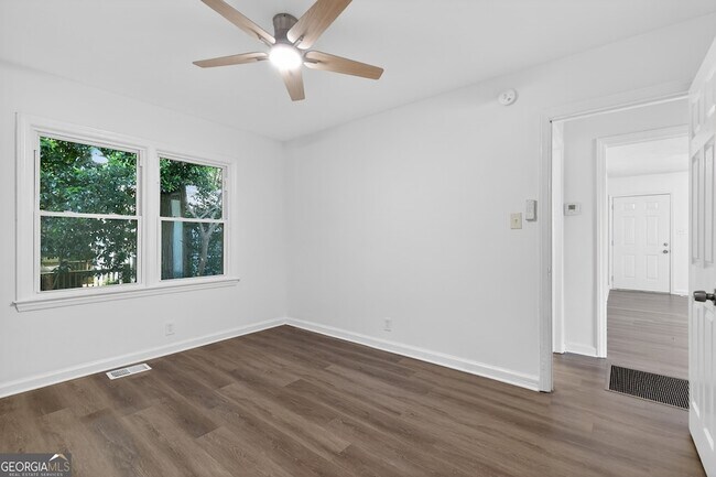 Building Photo - 2036 McPherson Dr