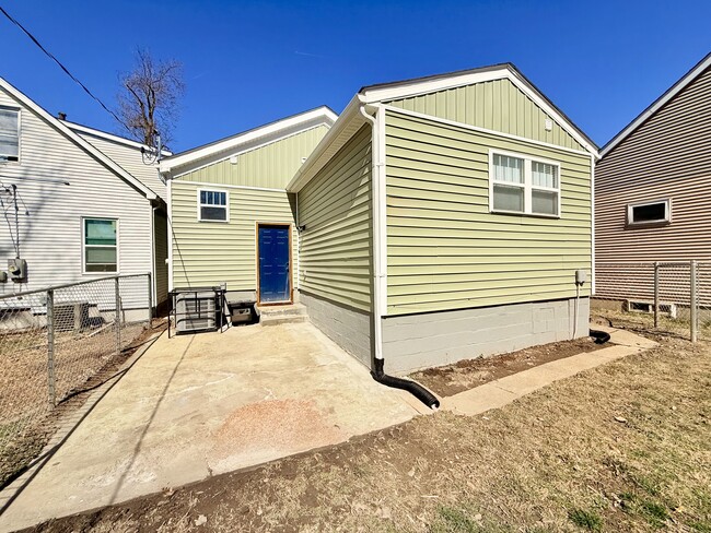 Backyard Patio - 6634 Etzel Ave