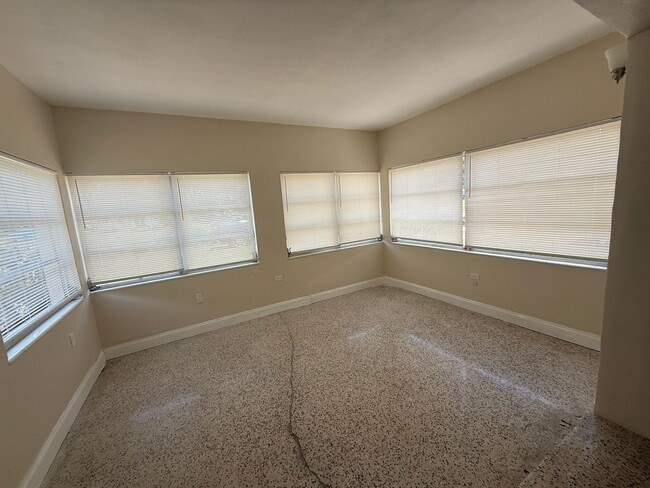 Building Photo - Tyrone single family home 2/1