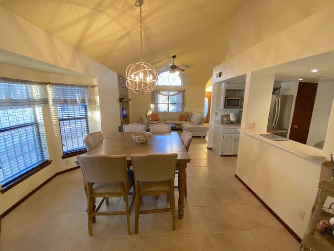 Building Photo - East El Paso 4 bed Refrig A/C!