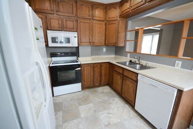 Building Photo - Gorgeous home on corner lot with fenced yard!