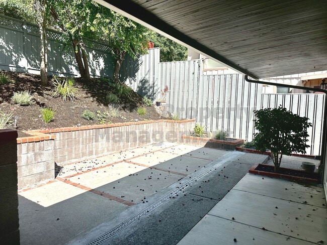 Building Photo - Beautifully Remodeled 4 Bedroom / 3 Bath /...