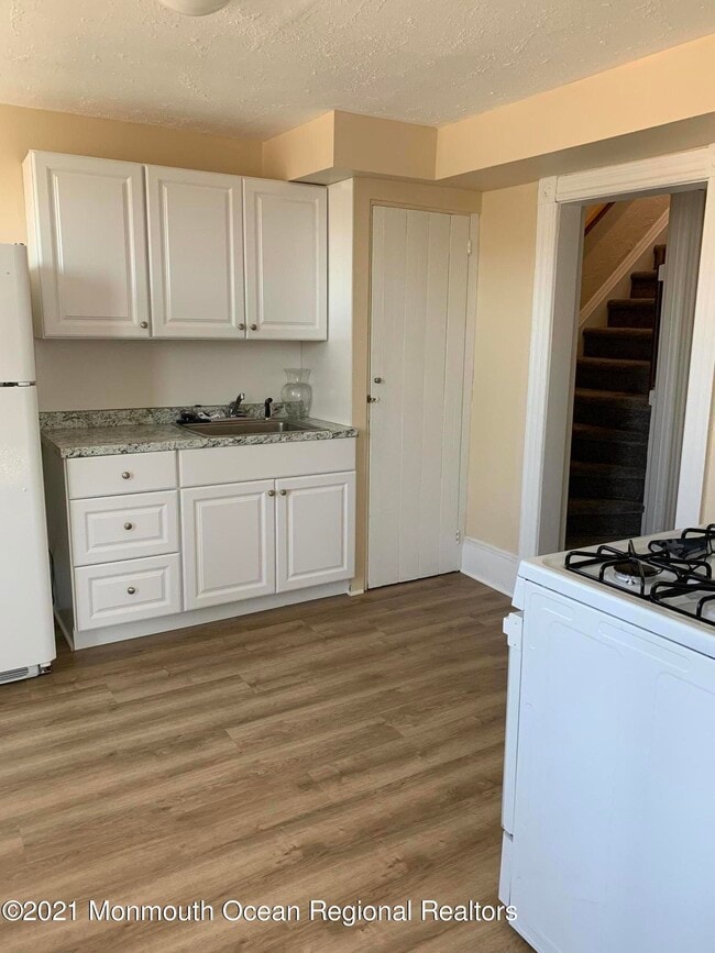 Building Photo - 500 Main St