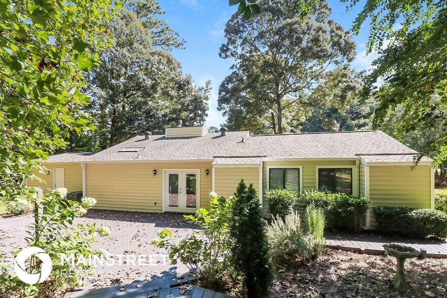 Building Photo - 2223 N Woods Ct