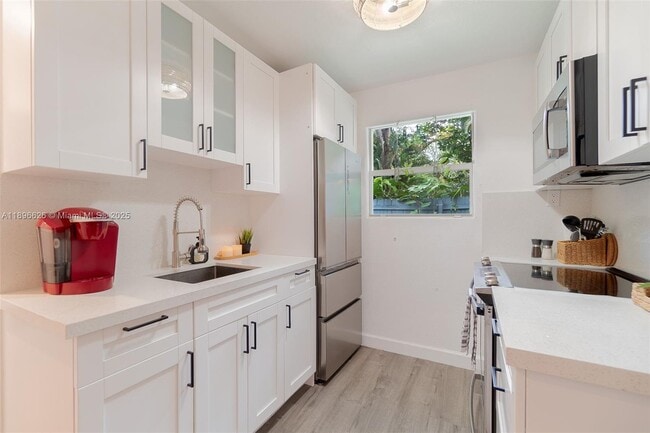 Building Photo - 312 SW 12th Ave