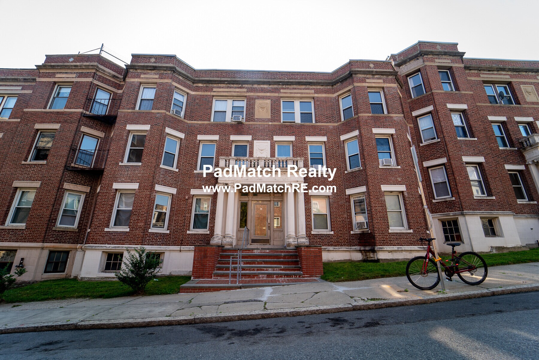 Building Photo - 208 Kelton St