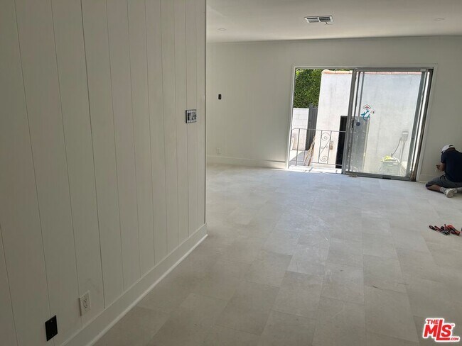 Building Photo - 352 S Wetherly Dr