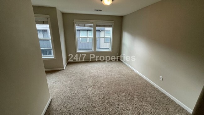 Building Photo - Beautiful 3 BD I 3.5 BA Townhome w/ Double...