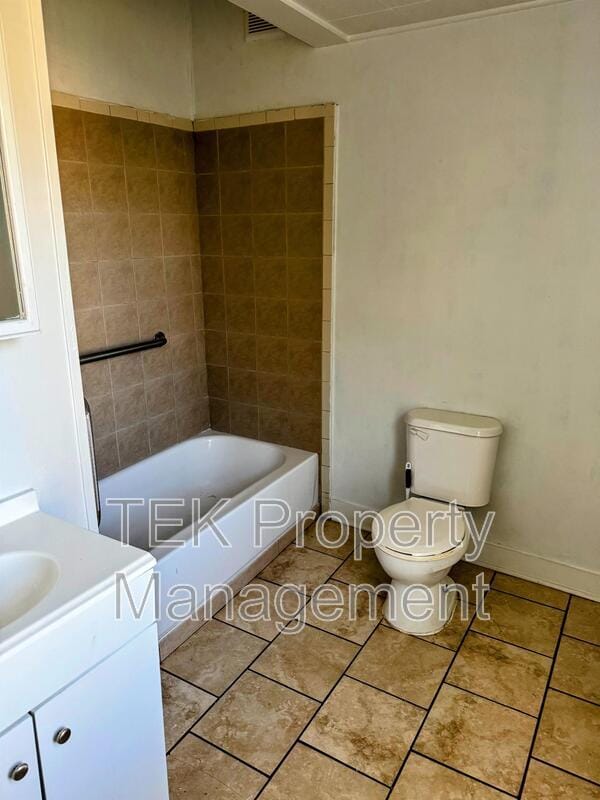 Building Photo - 34 Radio St