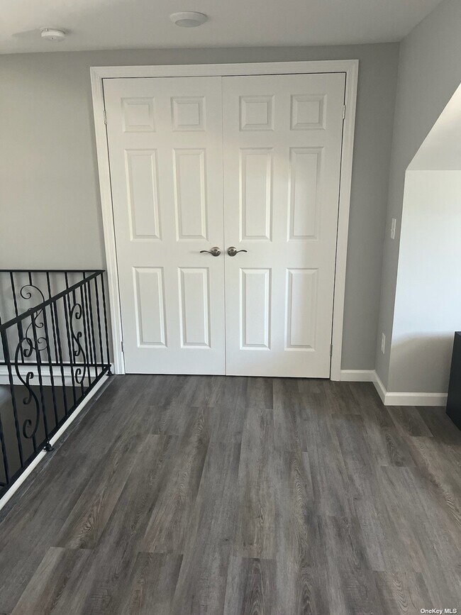 Building Photo - 67 Unqua Rd