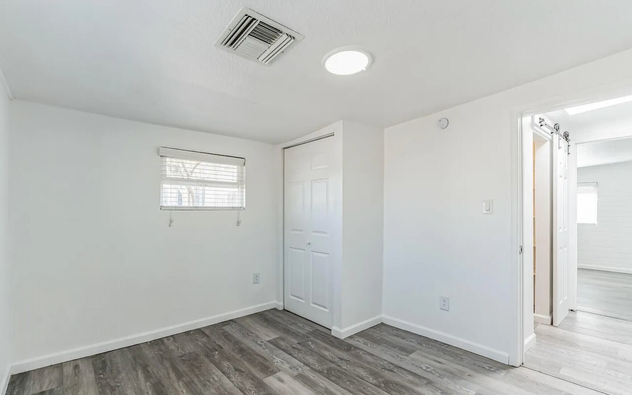 Building Photo - 850 E Freeman Pl