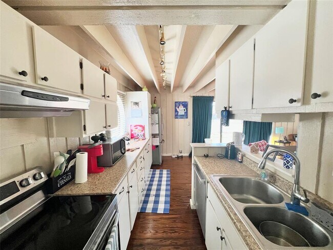 Building Photo - 128 Topspin Cir