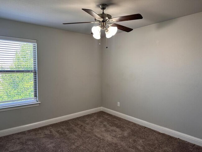 Building Photo - 6801 Jade Dr