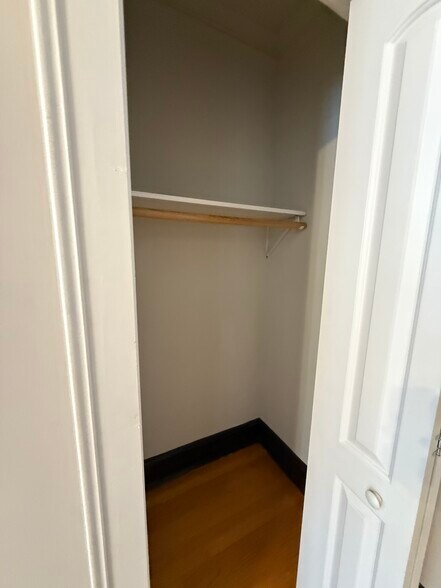 Building Photo - 5069 N Wolcott Ave