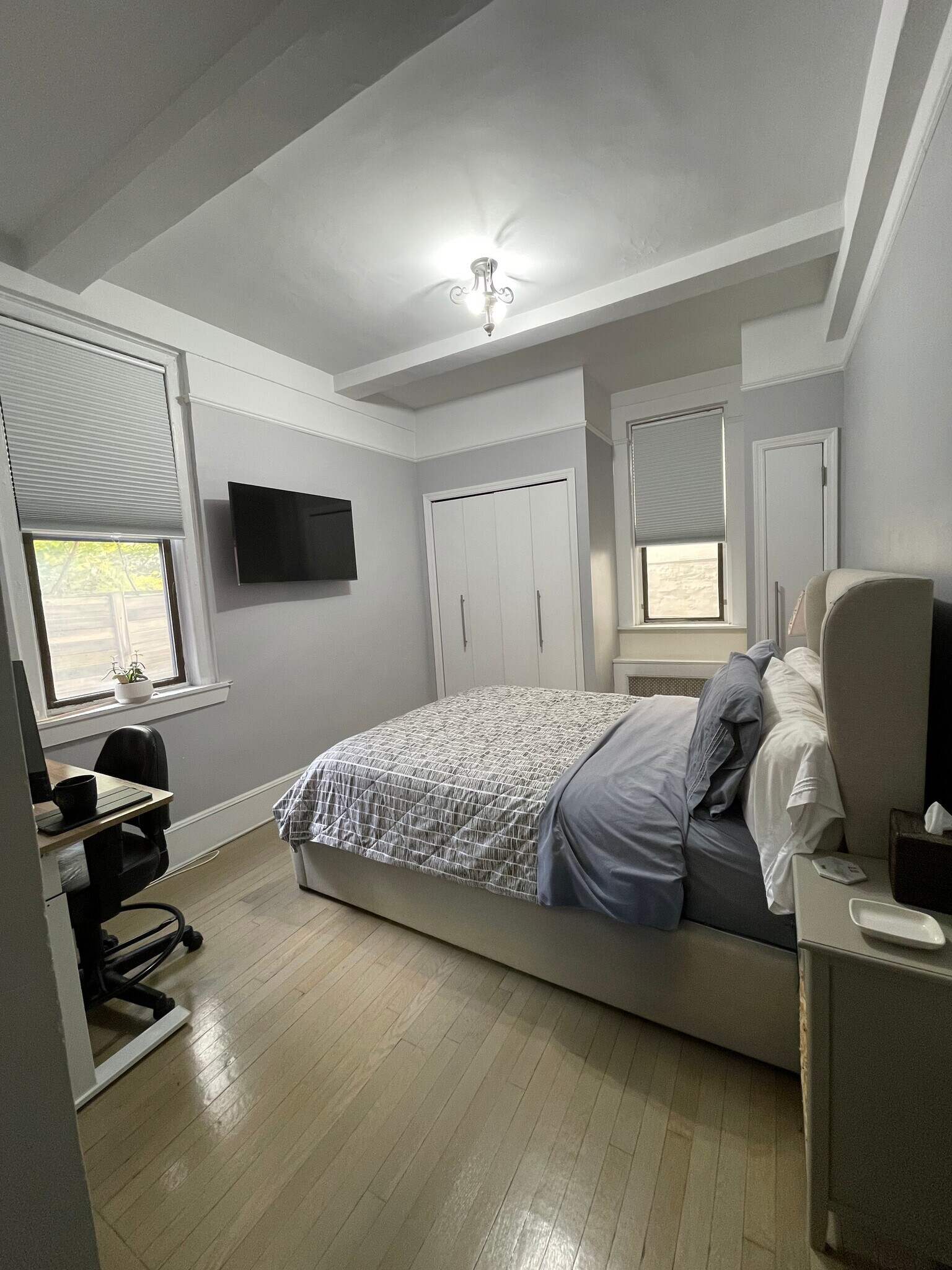 Building Photo - 50 W 106th St