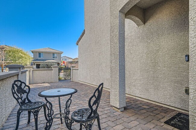 Building Photo - 4 Bed 3 Bath Luxury FURNISHED Home for Rent!