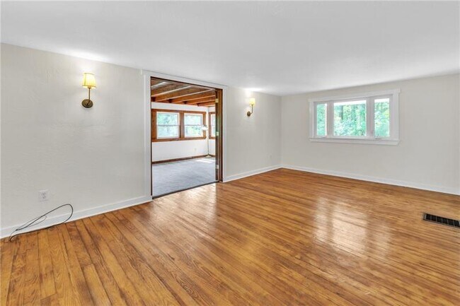 Building Photo - 116 Purvis Ln