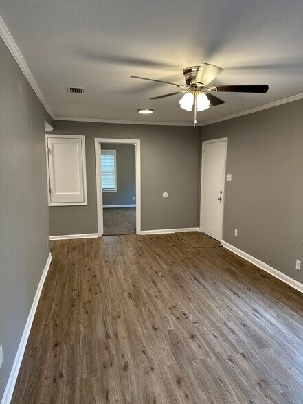 Building Photo - 163 Potter Dr