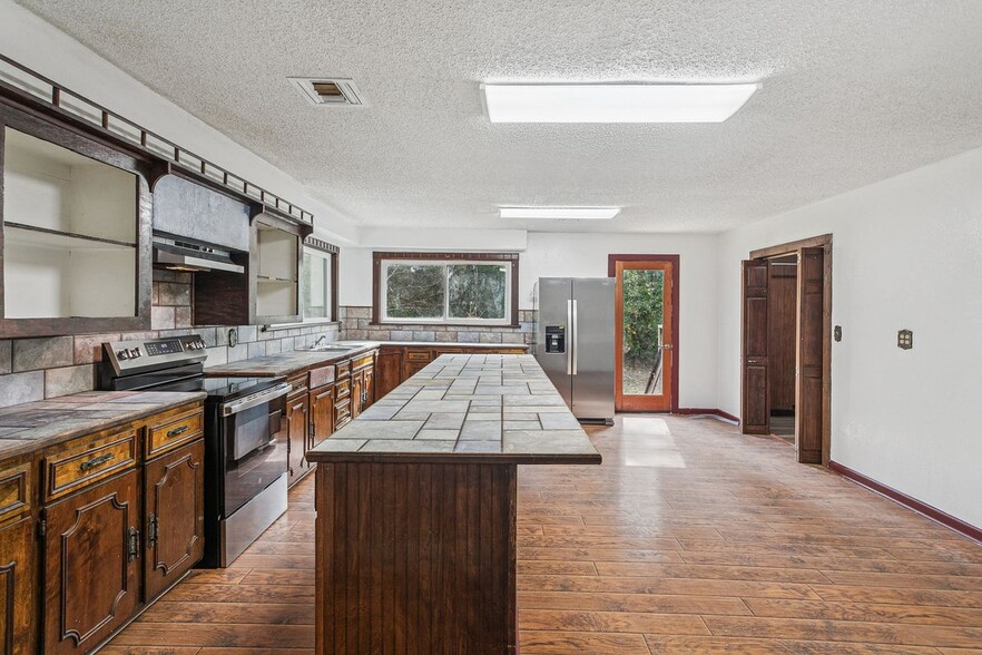 Building Photo - 67425 Salt Lick Ln