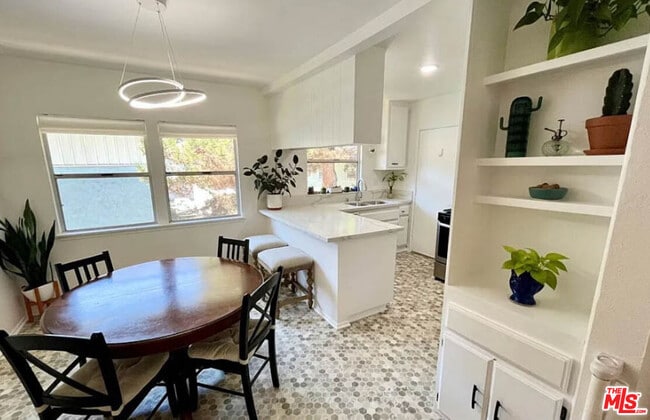 Building Photo - 5829 Bowcroft St