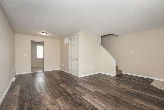 Primary Photo - 2 BED 1.5 BATH CONDO IN WARRENSVILLE HEIGHTS!