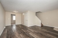 Building Photo - 2 BED 1.5 BATH CONDO IN WARRENSVILLE HEIGHTS!