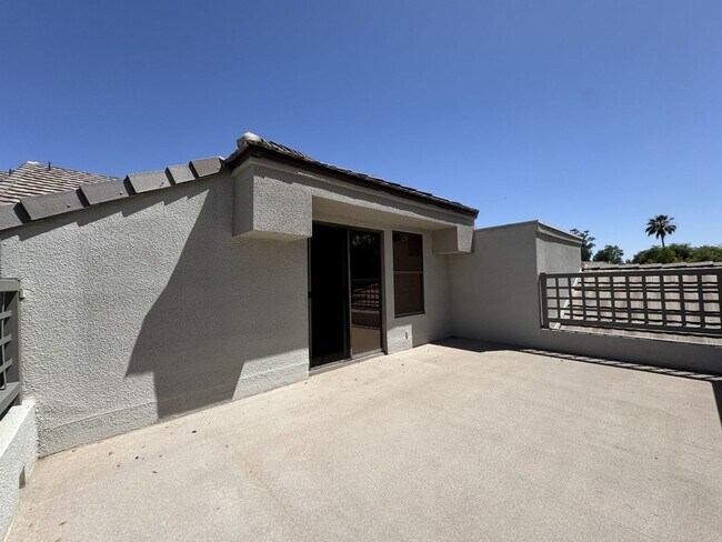 Building Photo - LUXURY LAKEFRONT GAINEY RANCH TOWNHOME WITH GOLF COURSE VIEWS – RESORT STYLE SCOTTSDALE LIVING!