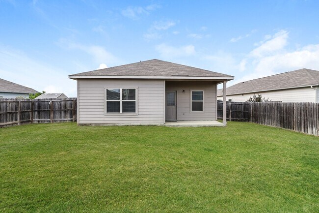 Building Photo - First time rental! 3 bedroom 2 bathroom- Less than 10 miles from Randolph AFB!