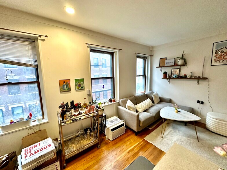 Building Photo - 90A W Cedar St