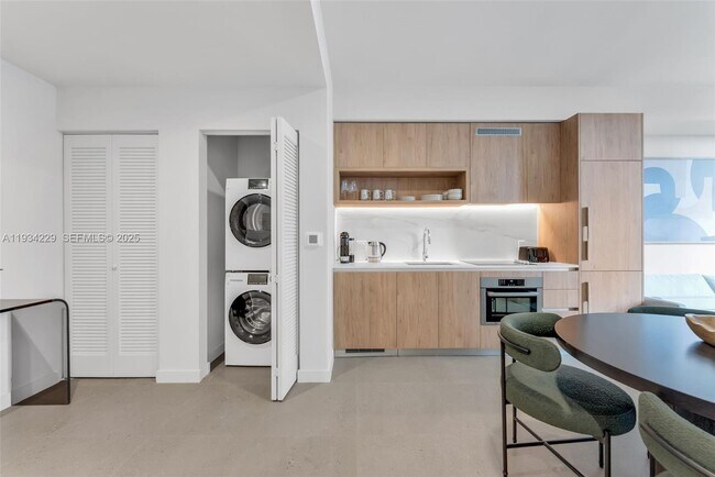 Building Photo - 11 NE 6th St