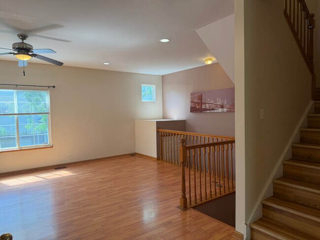 Building Photo - 211 Monarch Dr