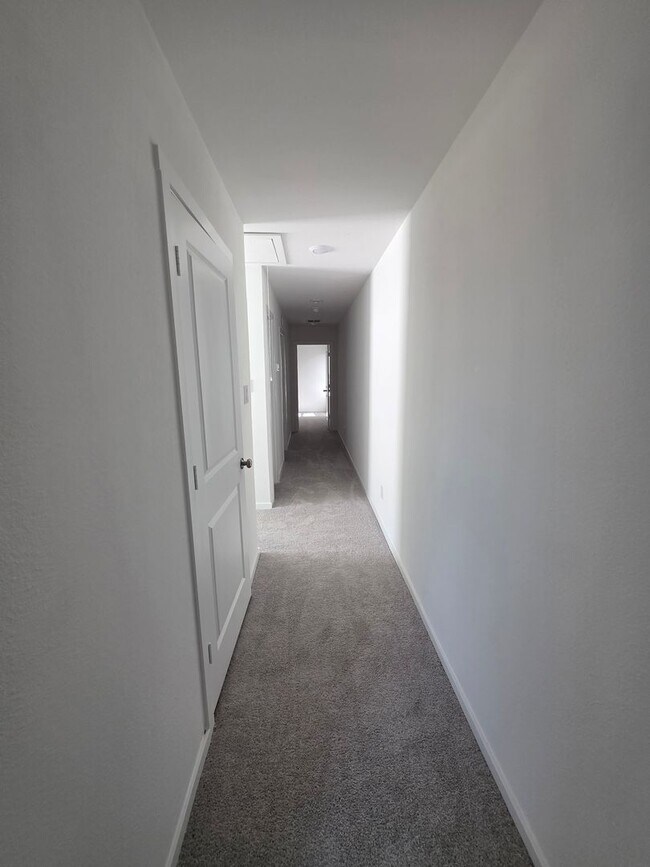 Building Photo - Your Next Chapter Starts Here: 4-Bedroom H...