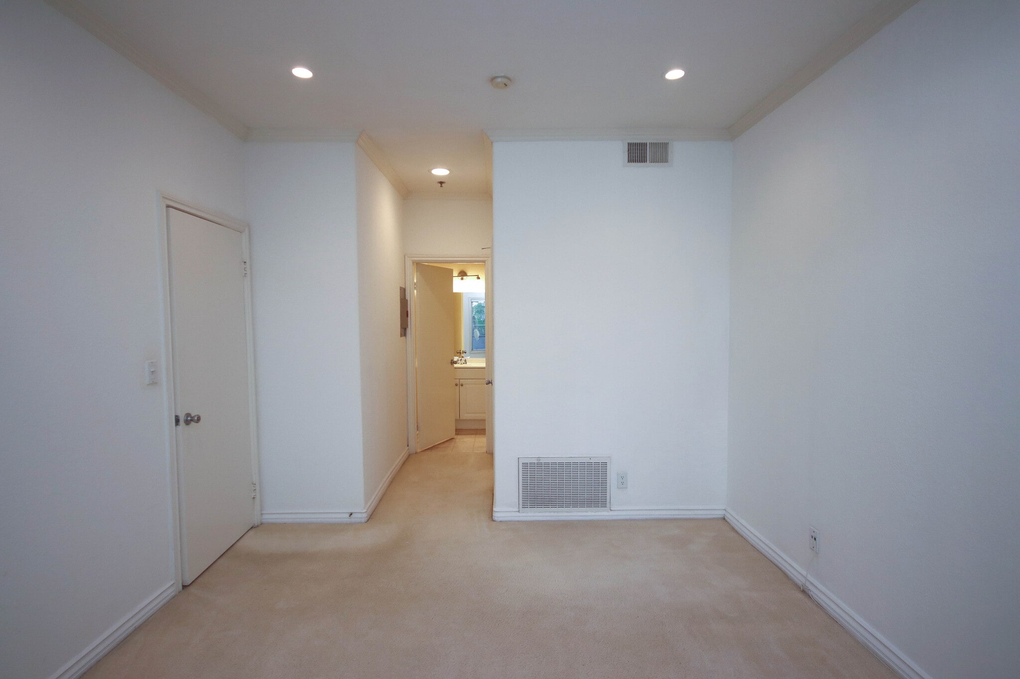 Building Photo - 300 N El Molino Ave