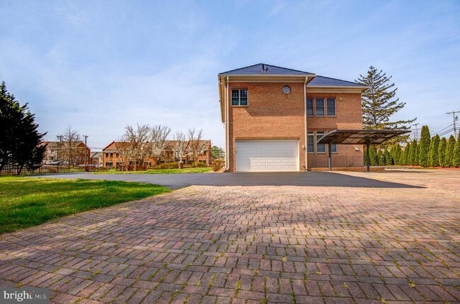 Building Photo - 4303 Evergreen Ln